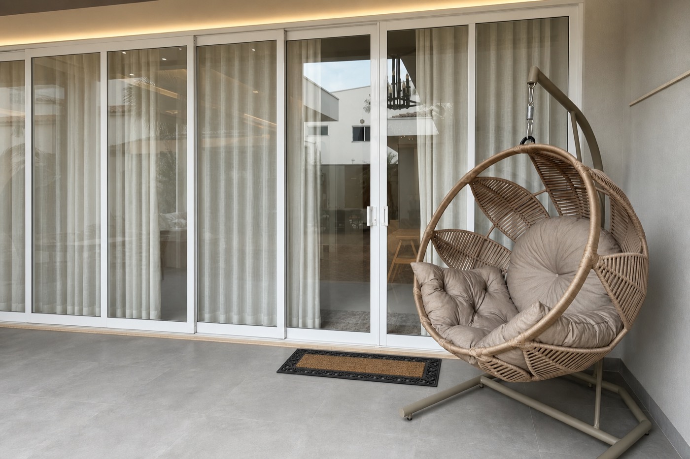 Balanço de fibra modelo Folha em varanda